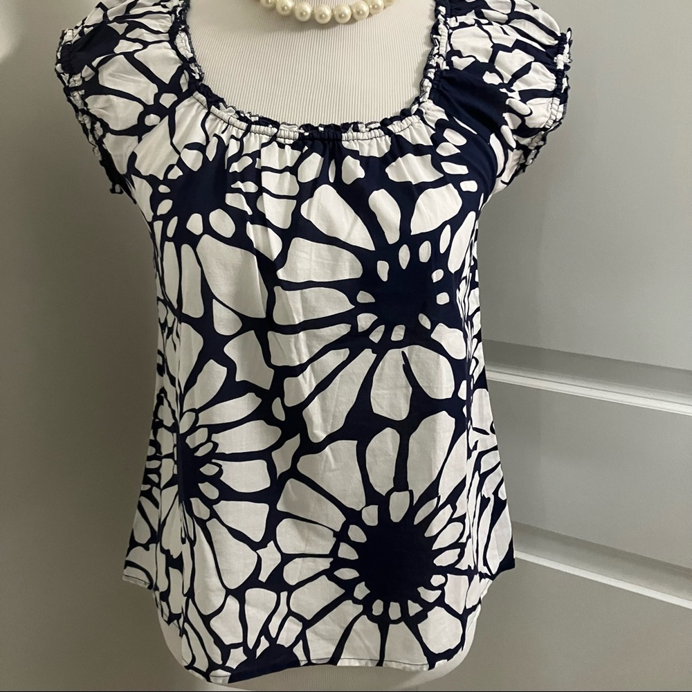 J.CREW | classic blue white floral top blouse | size XS